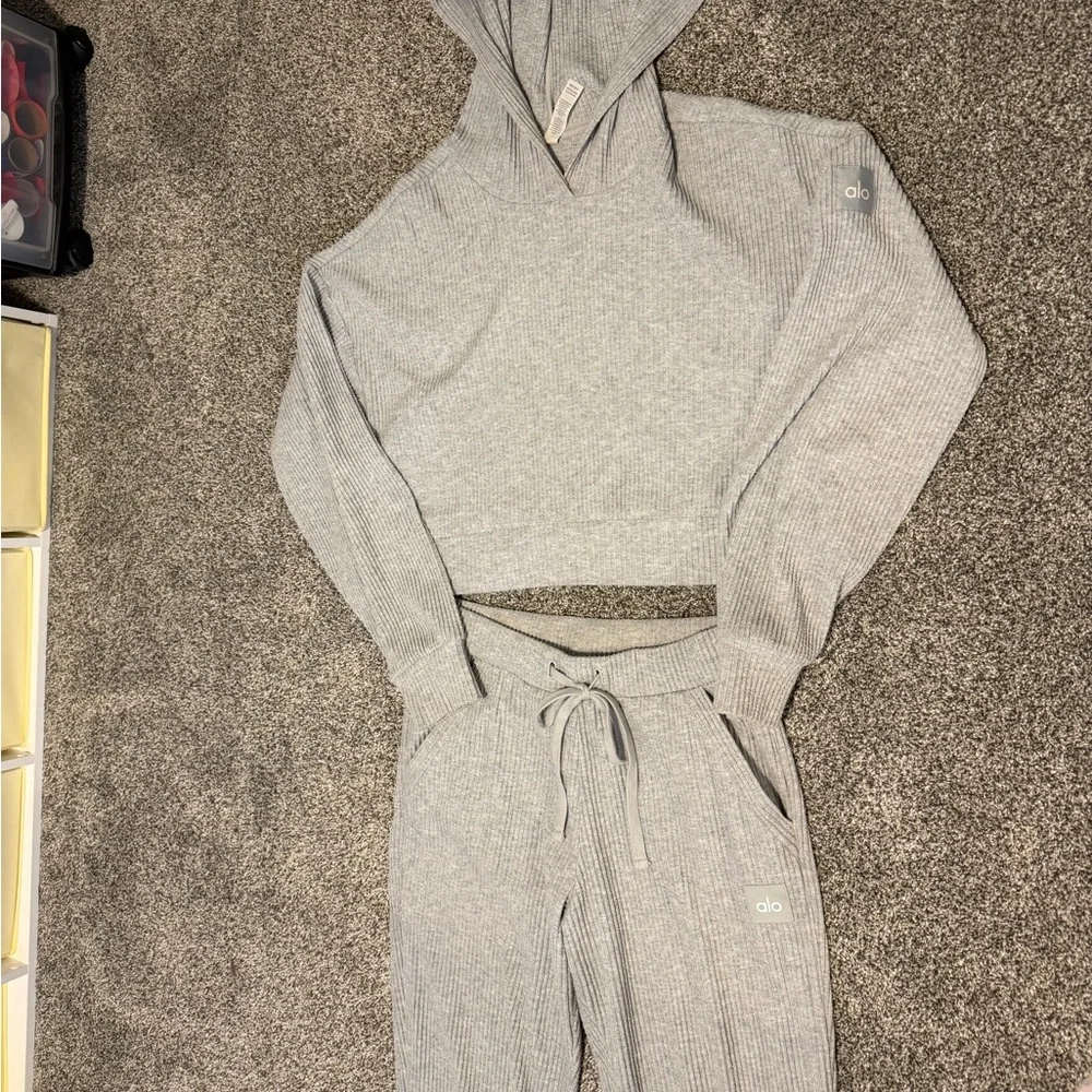 Alo Muse jogger and hoodie set - Picture 3 of 7